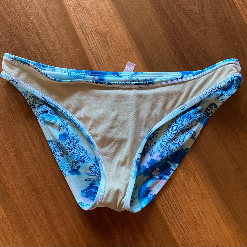 VS Bikini Bottom Size Large Bathing Suit - Picture 4 of 6